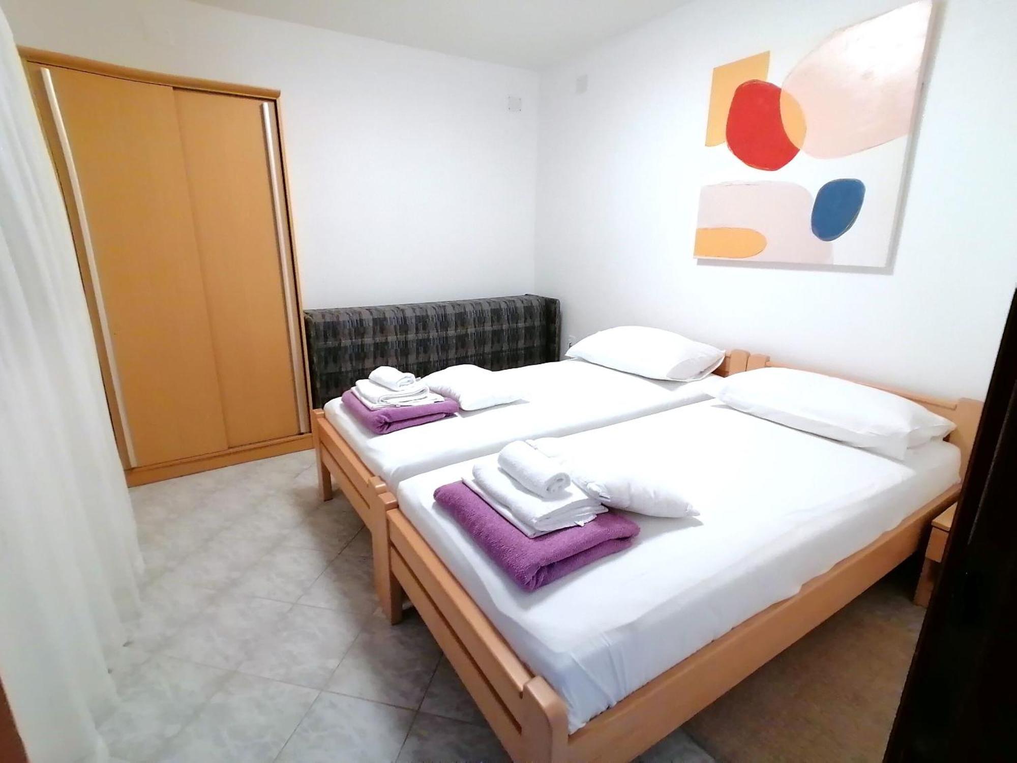 Apartments Miha คิร์ก ภายนอก รูปภาพ