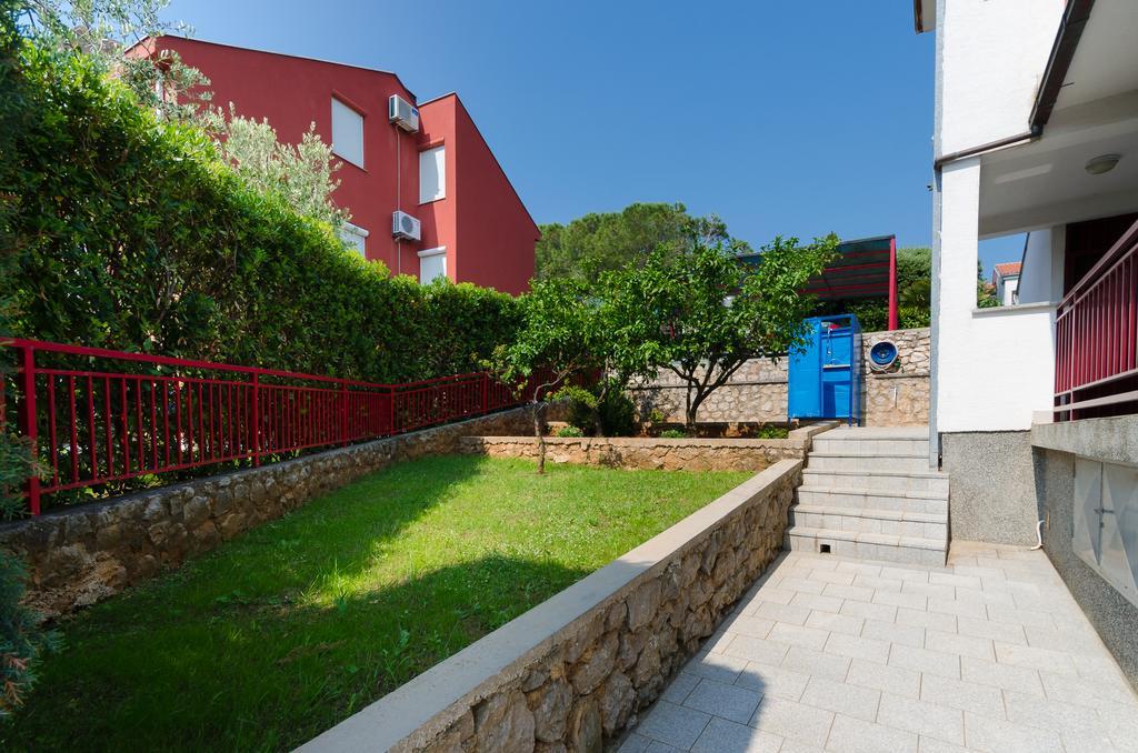Apartments Miha คิร์ก ภายนอก รูปภาพ